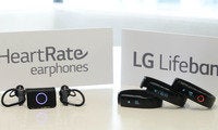 lg lifeband touch and heart rate earphones