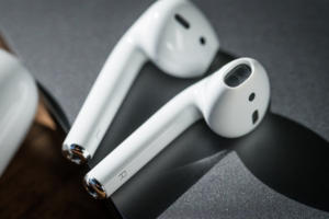 apple airpods review adam closeup