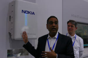 20170227 nokia demo of massive mimo antenna
