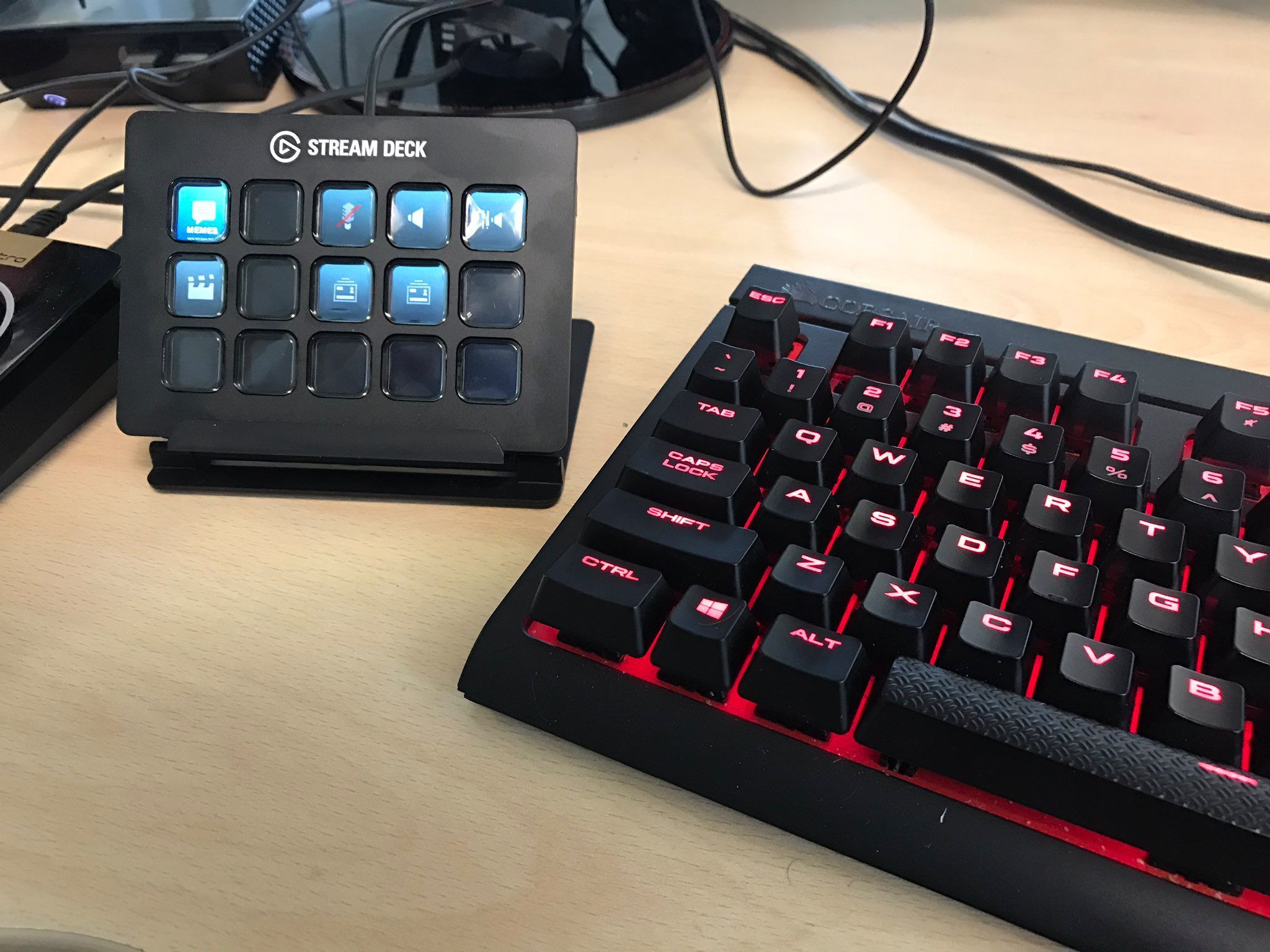 Easy pc. Клавиатура Stream Deck. Клавиатура для Steam Deck. Elgato Stream Deck. Контроллер Elgato Stream Deck MK.2.