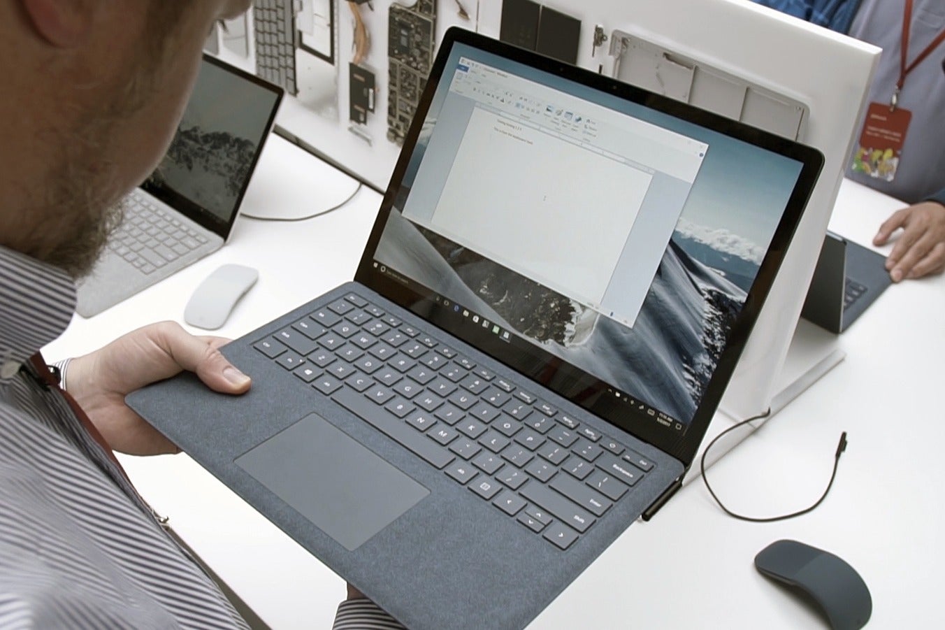 Surface Laptop 4. База для ноутбука. Ноутбук который вышел в США. Open Core Mac os Microsoft surface Laptop.